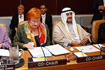 President Halonen och Kuwaits premiärminister Naser Al-Mohammad al-Ahmad al-Sabah (t.h.) var medordföranden vid ett av förhandlingsborden vid klimatmötet. Foto: UN Photo / Evan Schneider 