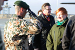 Kommendören för den finska krishanteringsstyrkan, överstelöjtnant Mikael Feldt hälsade presidenten välkommen på flygfältet i Mazar-e Sharif tisdagen den 18 januari 2011. Elina Katajamäki/Försvarsmakten