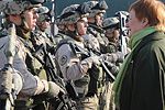 President Halonen var intresserad av jägarnas verksamhet i Afghanistan. Elina Katajamäki/Försvarsmakten 